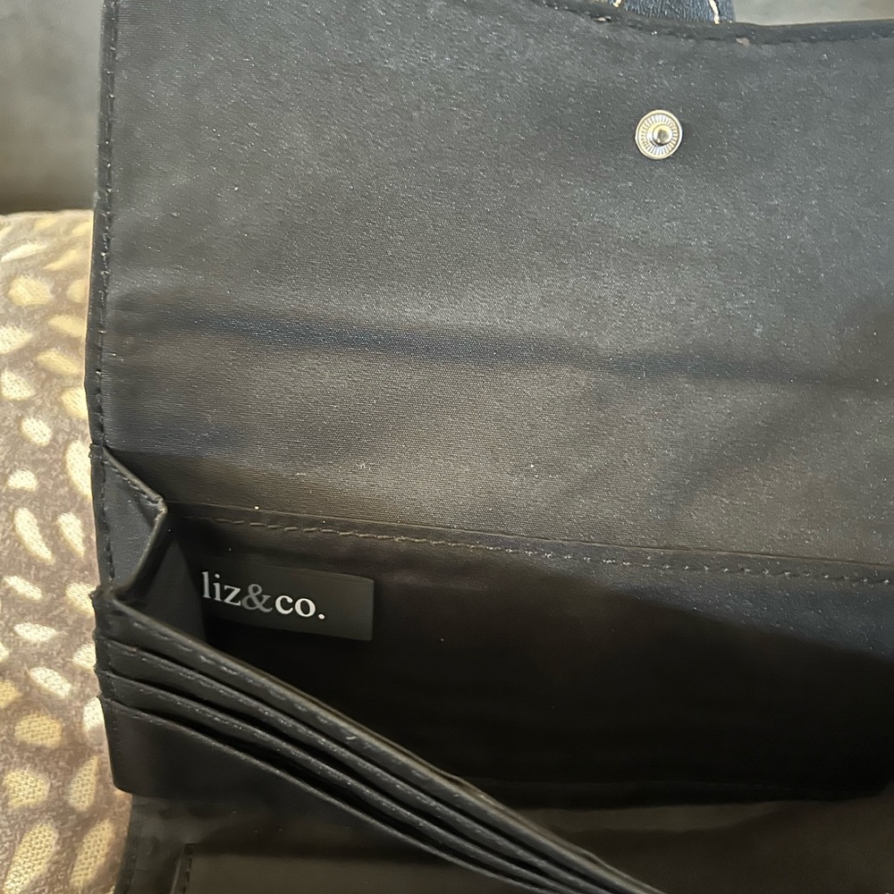 Liz Claiborne Black Wallet - Picture 8 of 8